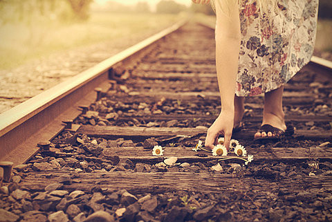 dress-flowers-girl-photography-road-sun-Favim.com-49190.jpg